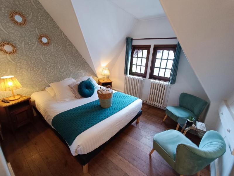 Double Room with Bath image 3