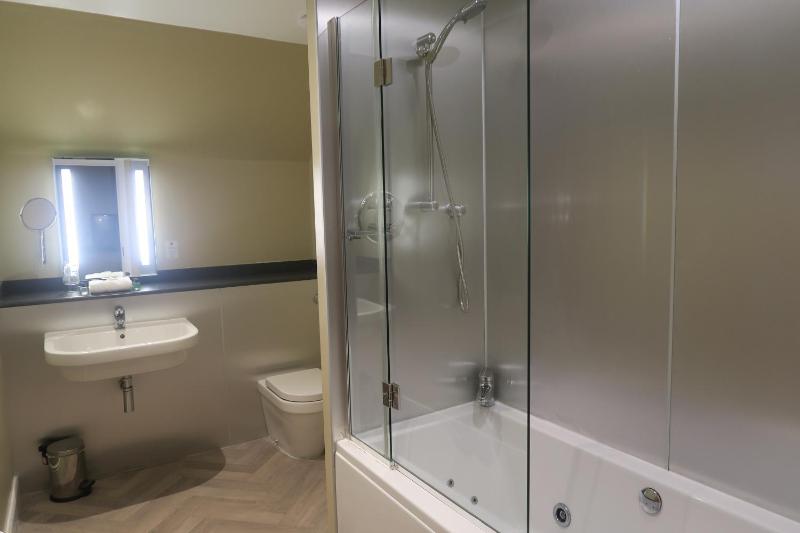 Superior Suite image 3