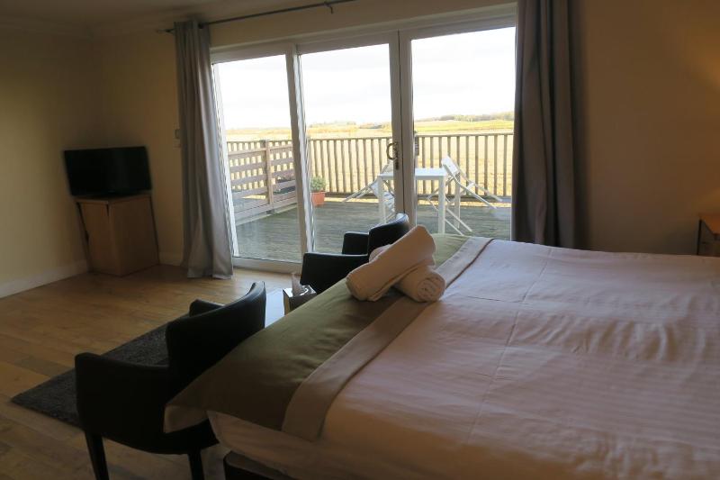 Superior Double Room image 3