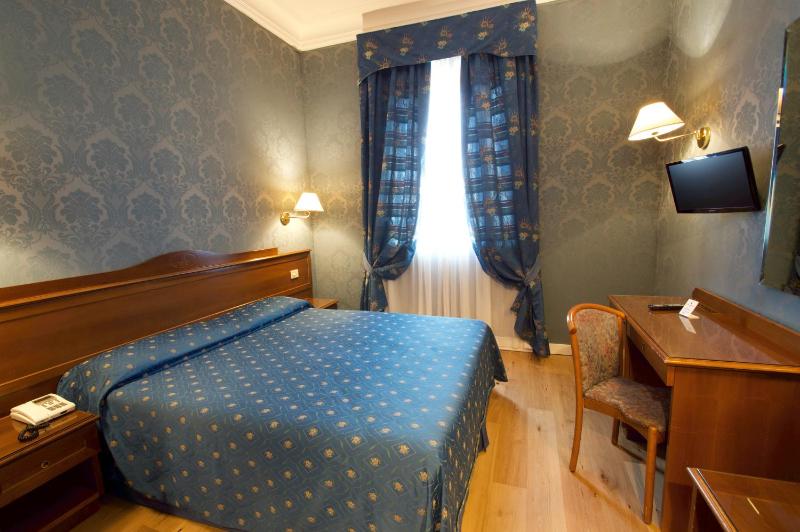 Standard Double or Twin Room image 3