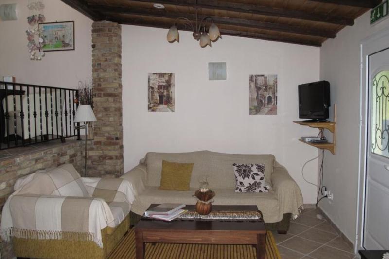 Nikatsas Apartment No 5 - image 17
