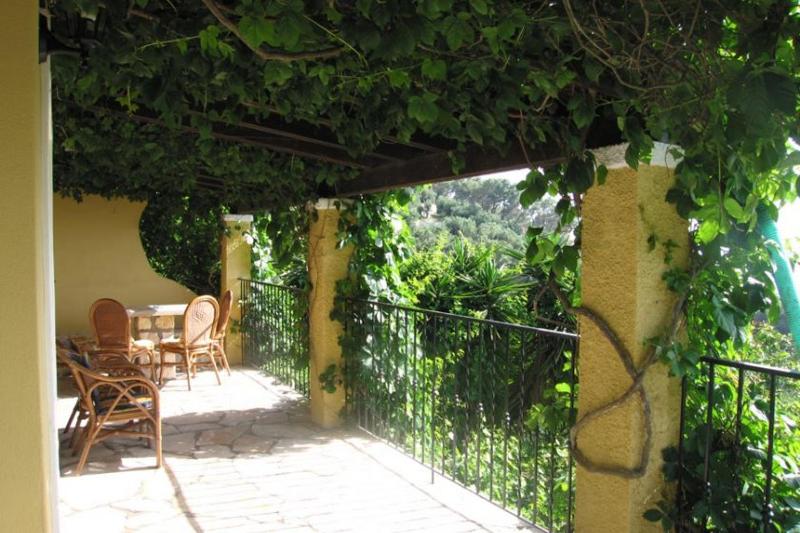 Nikatsas Apartment No 5 - image 14