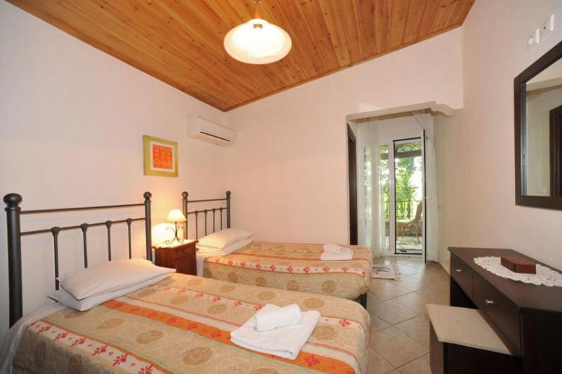 Nikatsas Apartment No 5 - image 8