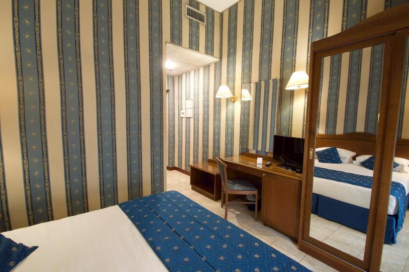 Superior Double or Twin Room image 4