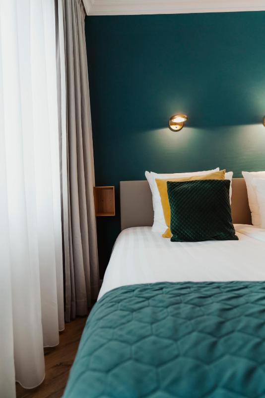 Triple Room with Private Bathroom image 4