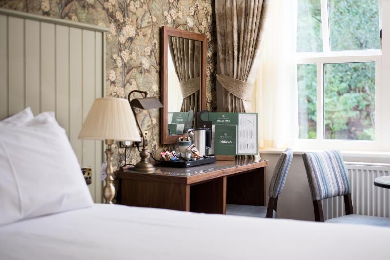 Twin Room image 4