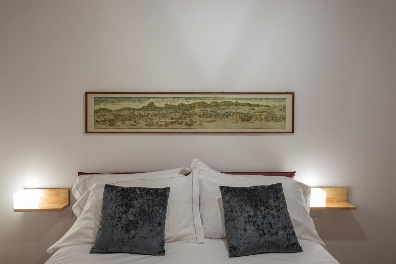 Deluxe Apartment image 1