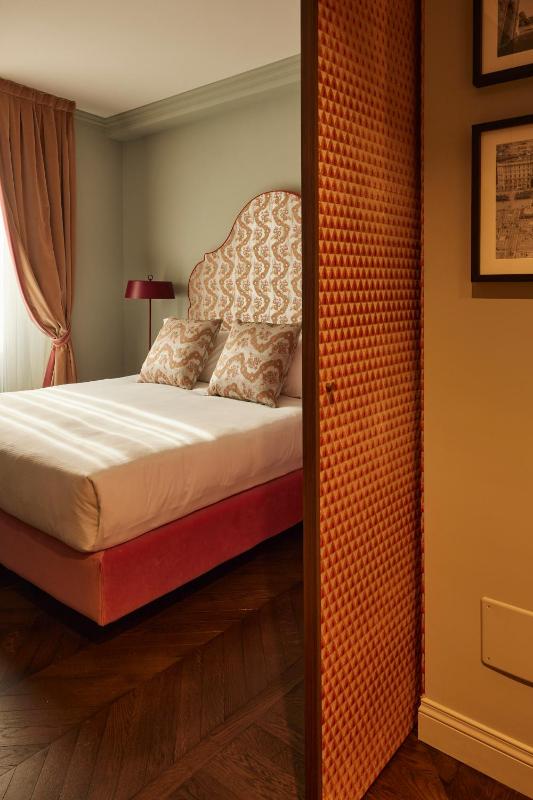 Deluxe Family Suite image 2