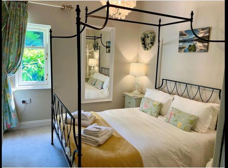 Large King or Twin Room image 2