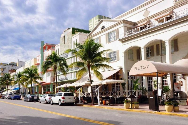 BEST DEAL! 2 Bedroom Modern Beachfront by YouRent! - image 39