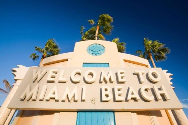 BEST DEAL! 2 Bedroom Modern Beachfront by YouRent! - image 47