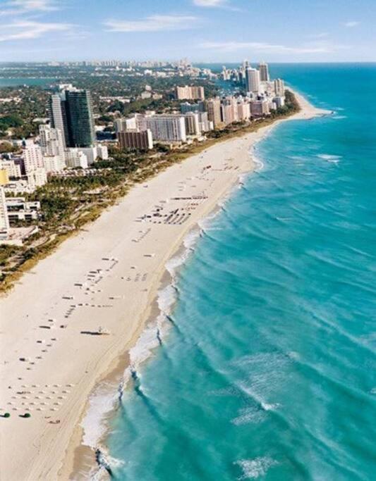 BEST DEAL! 2 Bedroom Modern Beachfront by YouRent! - image 11