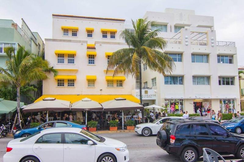 BEST DEAL! 2 Bedroom Modern Beachfront by YouRent! - image 27