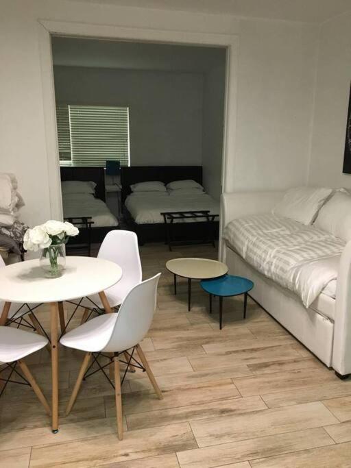 BEST DEAL! 2 Bedroom Modern Beachfront by YouRent! - image 7
