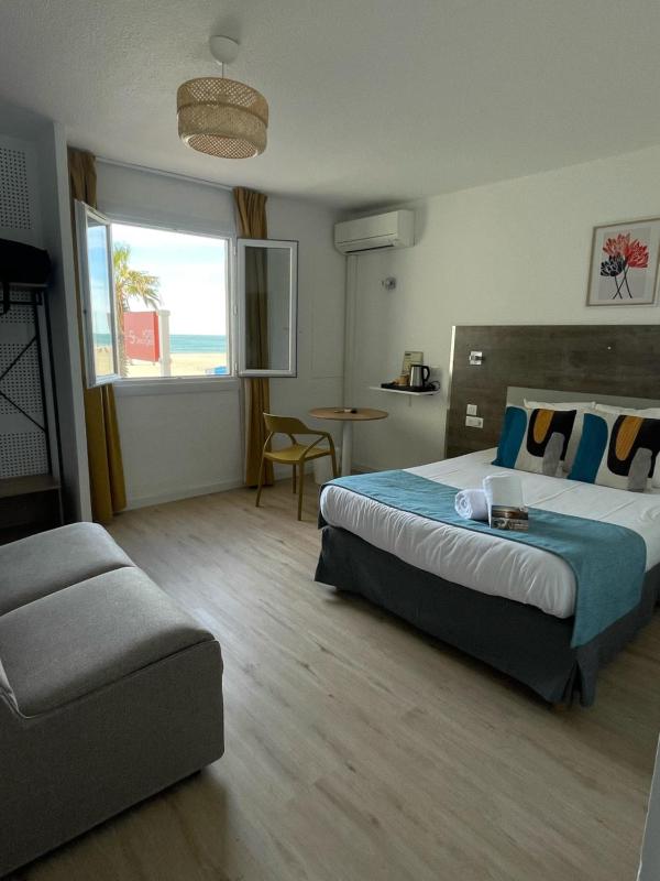 Triple Room with Sea View image 3