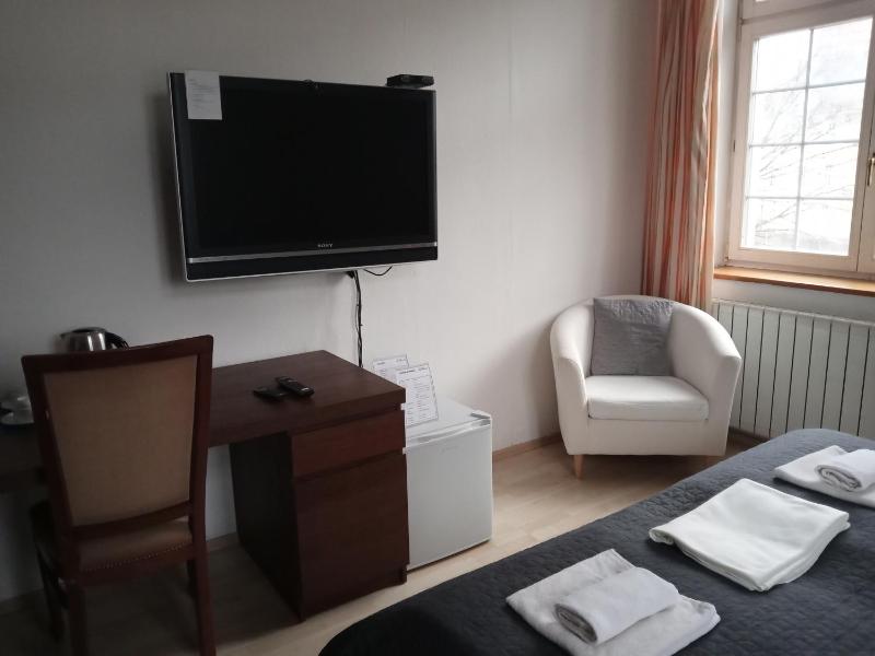 Family Room image 3