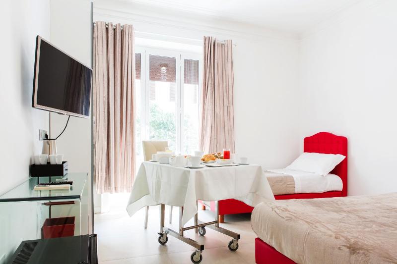 Executive Triple Room image 2