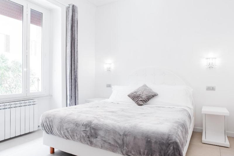 Superior King Room image 3