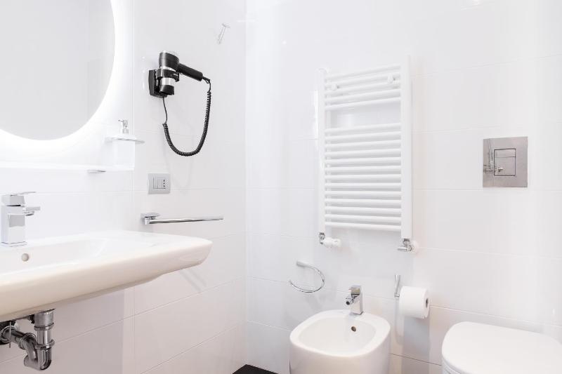 Standard Double Room image 4