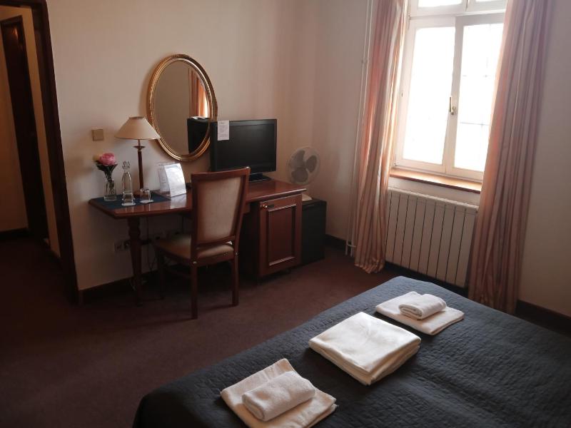 Double or Twin Room image 3