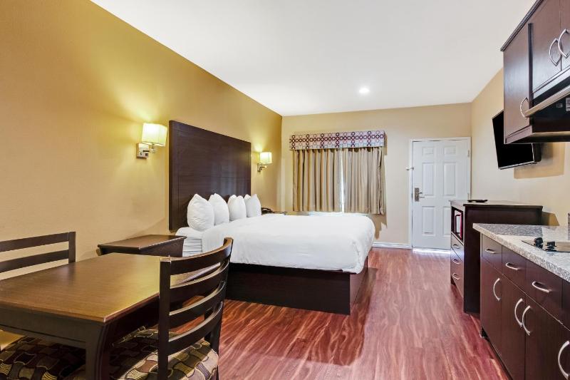 Americas Best Value Inn Houston at FM 529 - image 10