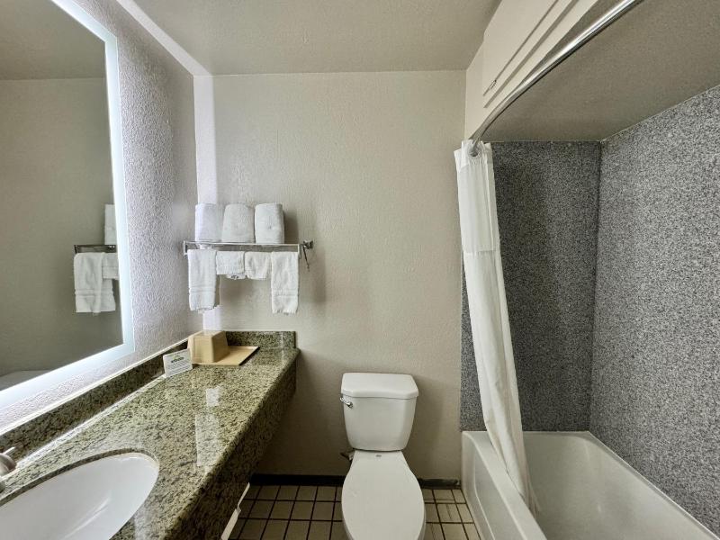 Deluxe Double Room with Two Double Beds - Non-Smoking image 1