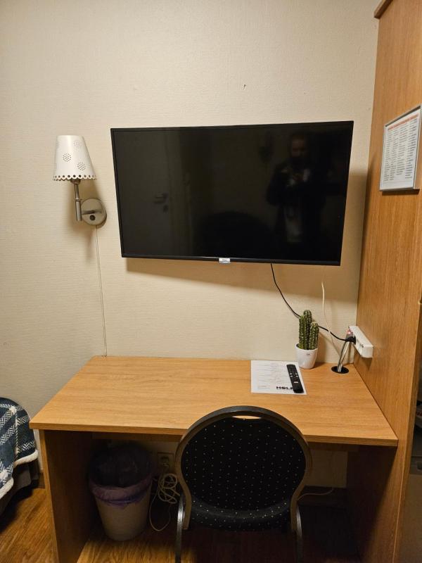 Single Room with Private Bathroom image 4