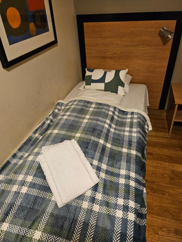 Single Room with Private Bathroom image 3