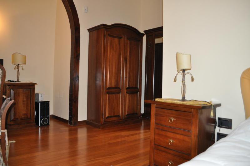 Luxury Triple Room image 3