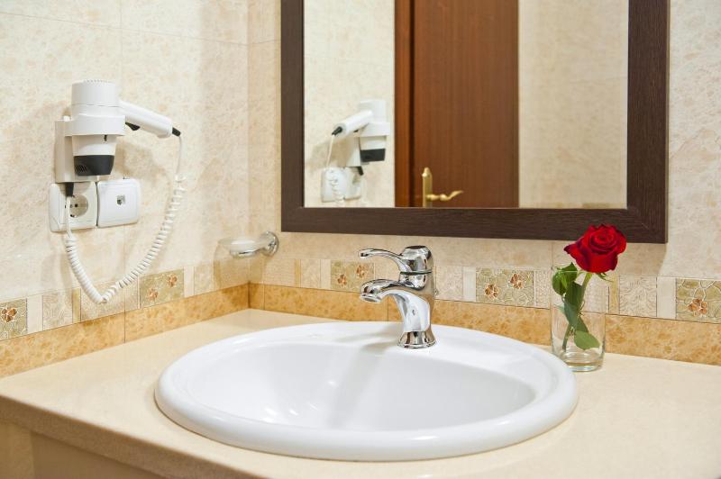 Superior Triple Room image 4