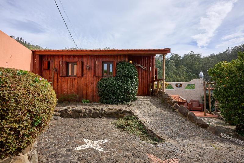 Bungalow with Garden View image 1