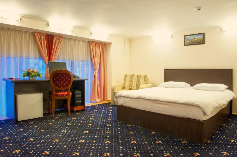 Superior Triple Room image 2