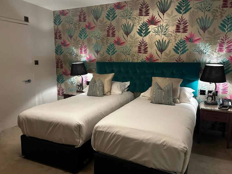 Twin (Two 3ft Beds) / Superking Room (No Pets) image 1