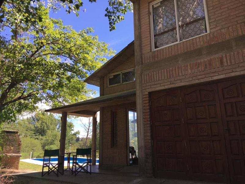 Casa Villa Carlos Paz con pileta frente al río - image 7