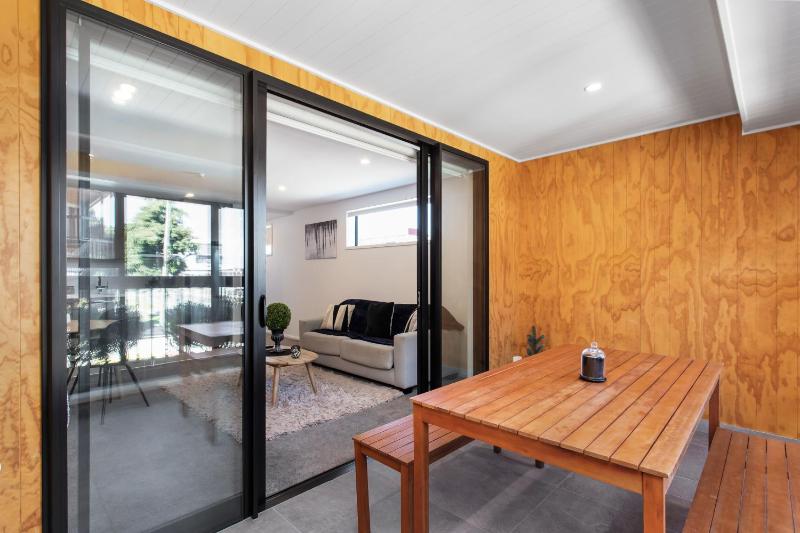 Affordable Apartment Hagley Park Super Fast Wifi - image 10