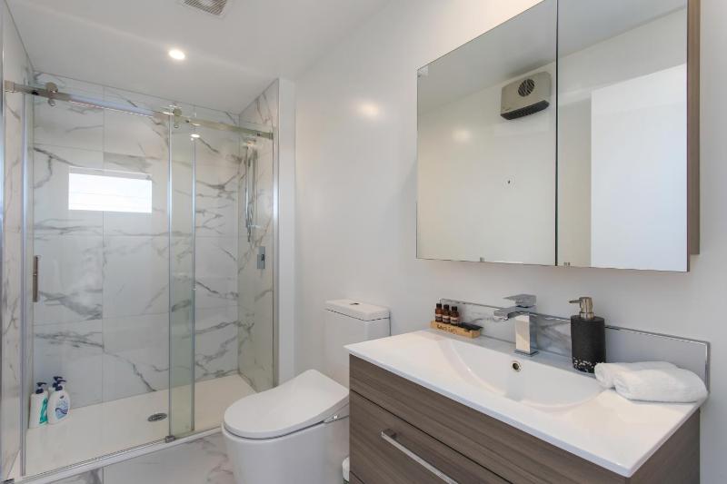 Affordable Apartment Hagley Park Super Fast Wifi - image 11
