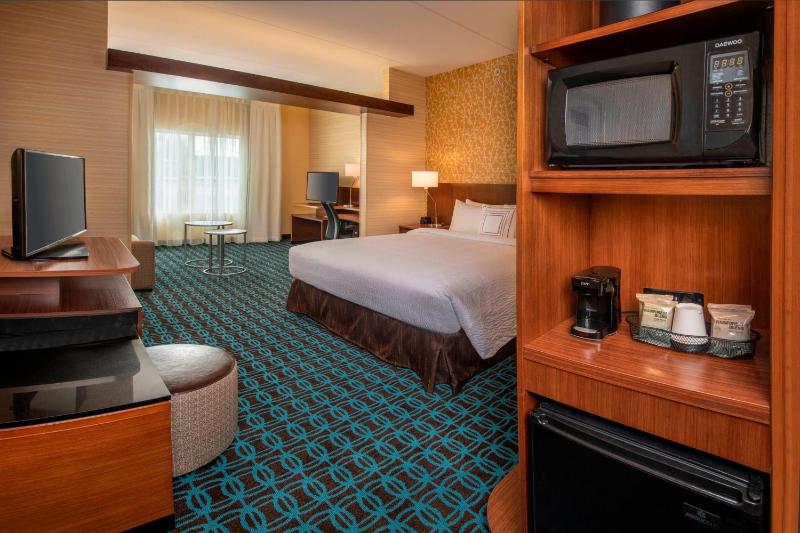 Executive King Suite with Sofa Bed image 3