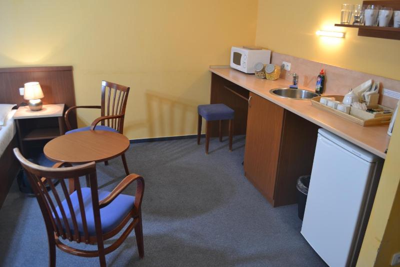 Aparthotel Austria Suites - image 3