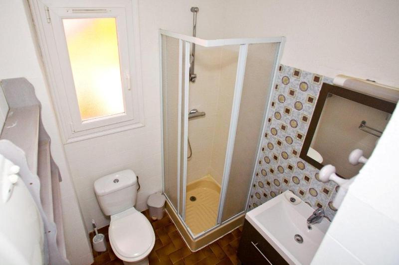One-Bedroom Apartment image 4