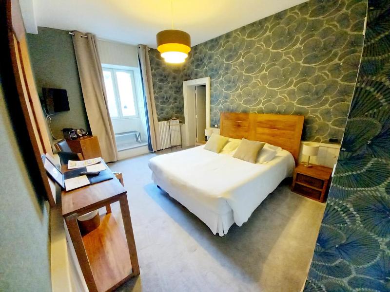 Classic Double Room image 3