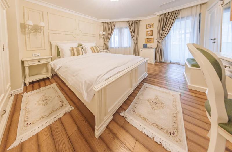 Queen Room image 3