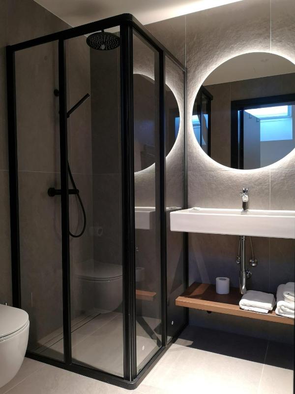 Large Twin Room image 1