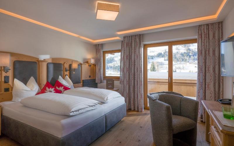 Superior Double or Twin Room with Garden View image 4