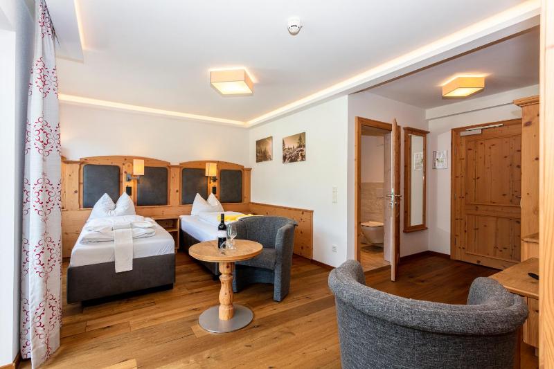 Superior Double or Twin Room with Garden View image 2