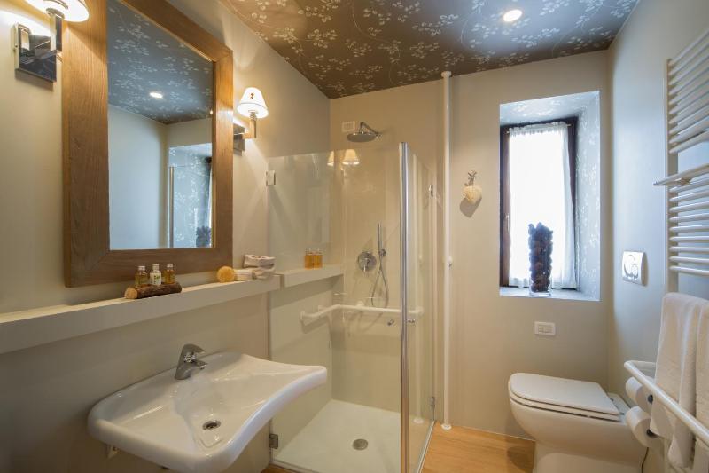 Double or Twin Room image 3