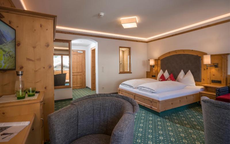 Deluxe Double Room (2 Adults + 1 Child) image 2
