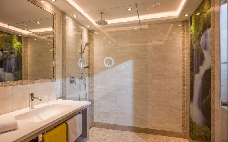 Deluxe Double Room (2 Adults + 1 Child) image 3