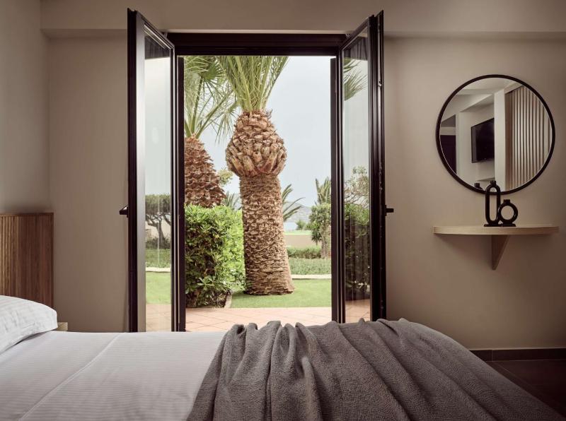 Classic Room Garden View image 3