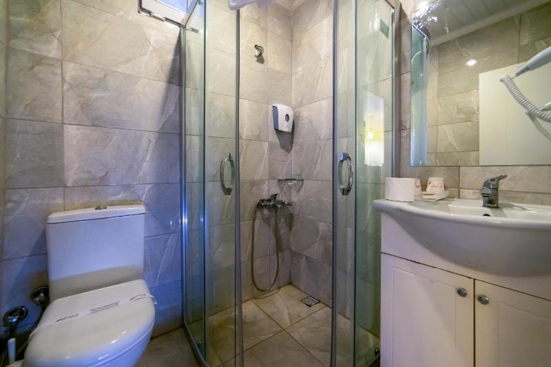 Economy Double or Twin Room without Balcony image 4