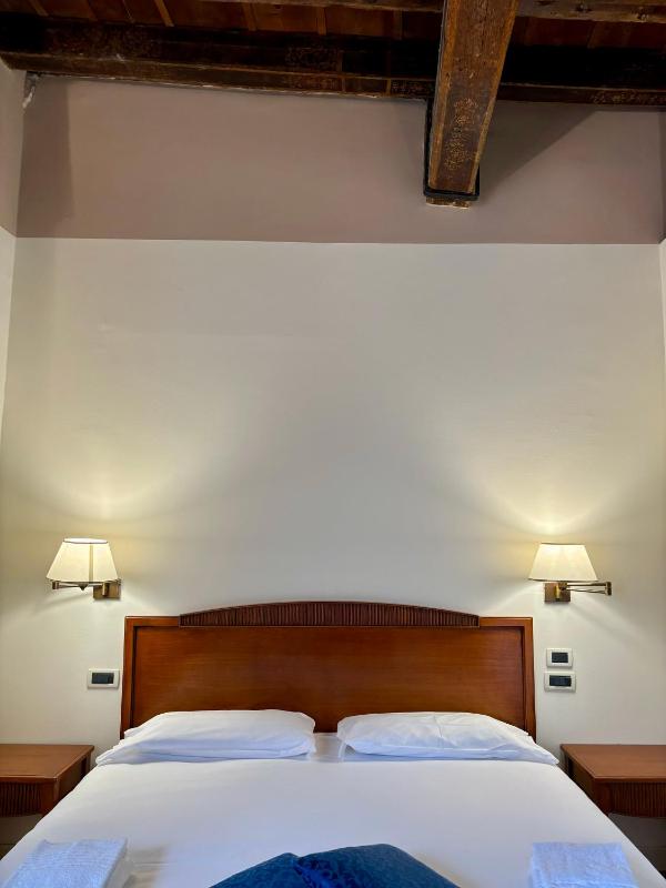 Two Connecting Double Rooms with Terrace and 2 Bathrooms image 4